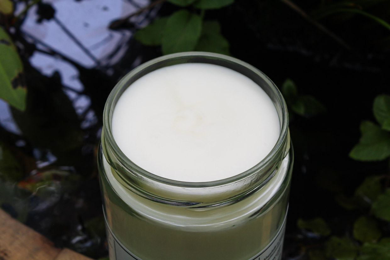 Pure Bio-Sheabutter im offenen Glas